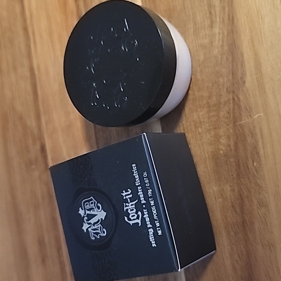 NIB KAT VON D LOCK-IT SETTING POWDER - Picture 8 of 12